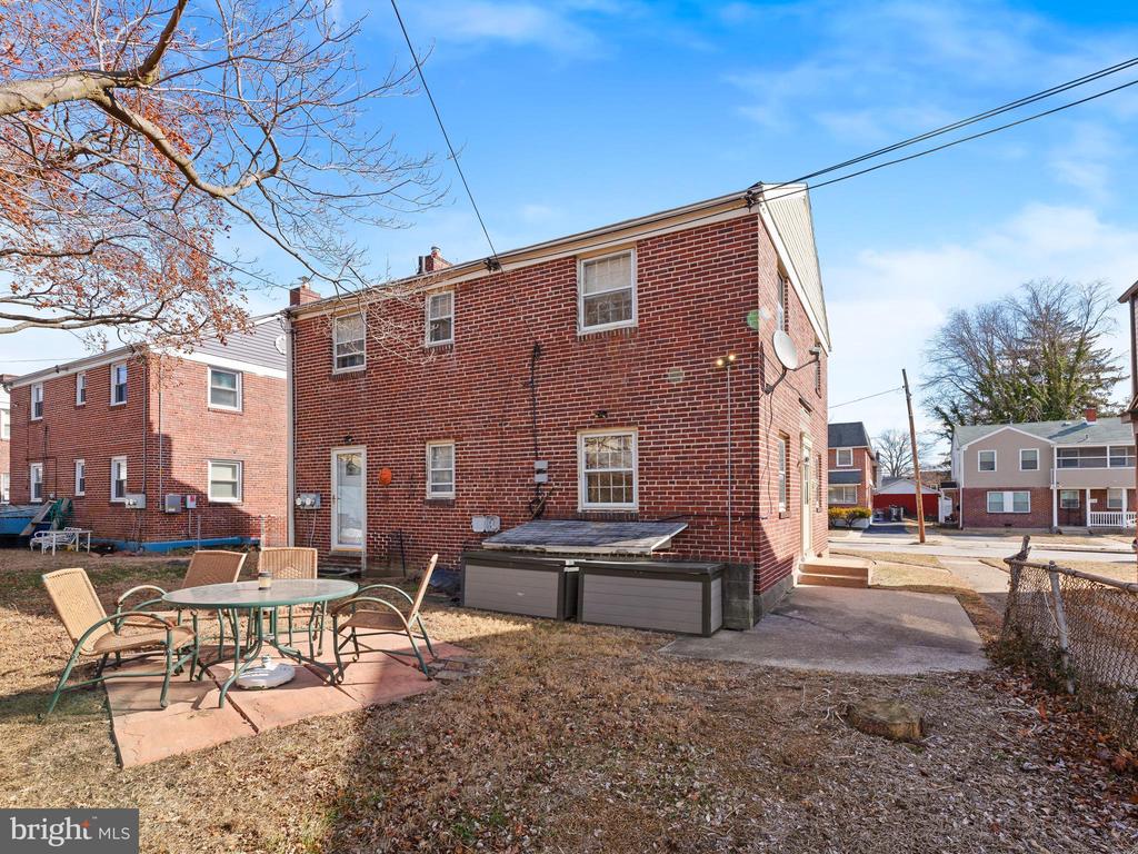 112 W Parkway Ave