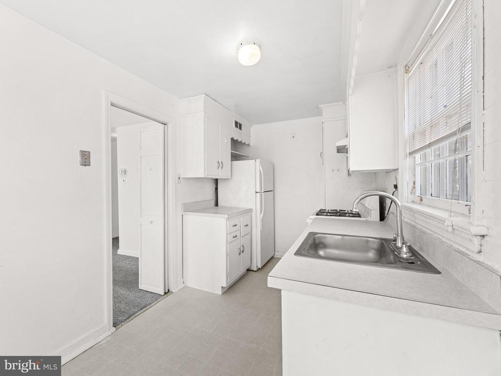 112 W Parkway Ave