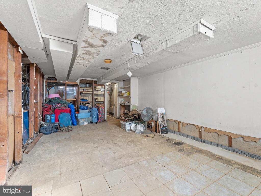 112 W Parkway Ave