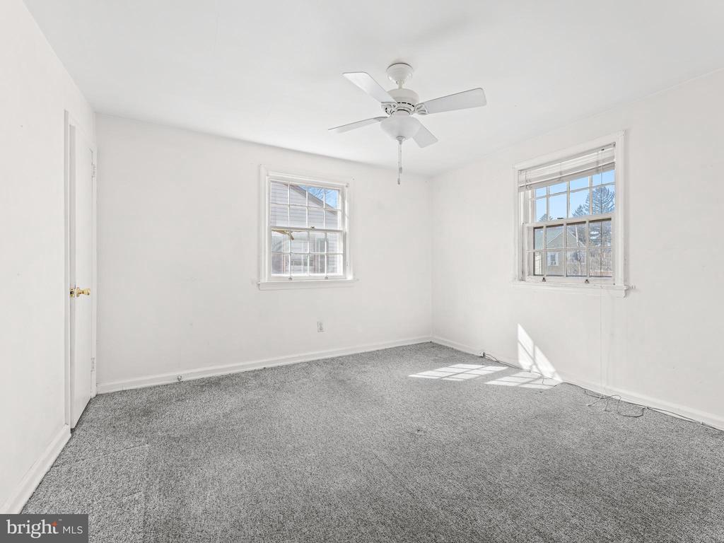 112 W Parkway Ave