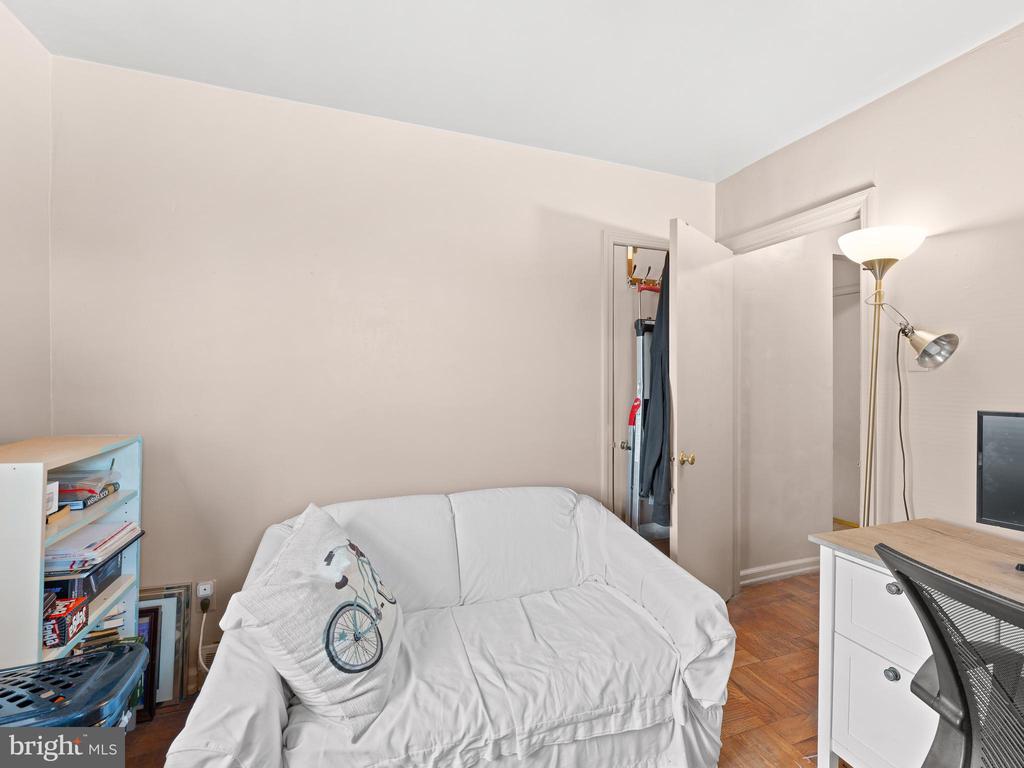 112 W Parkway Ave