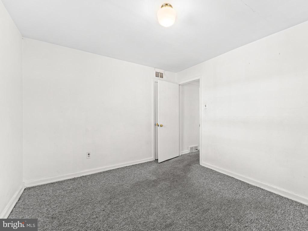 112 W Parkway Ave