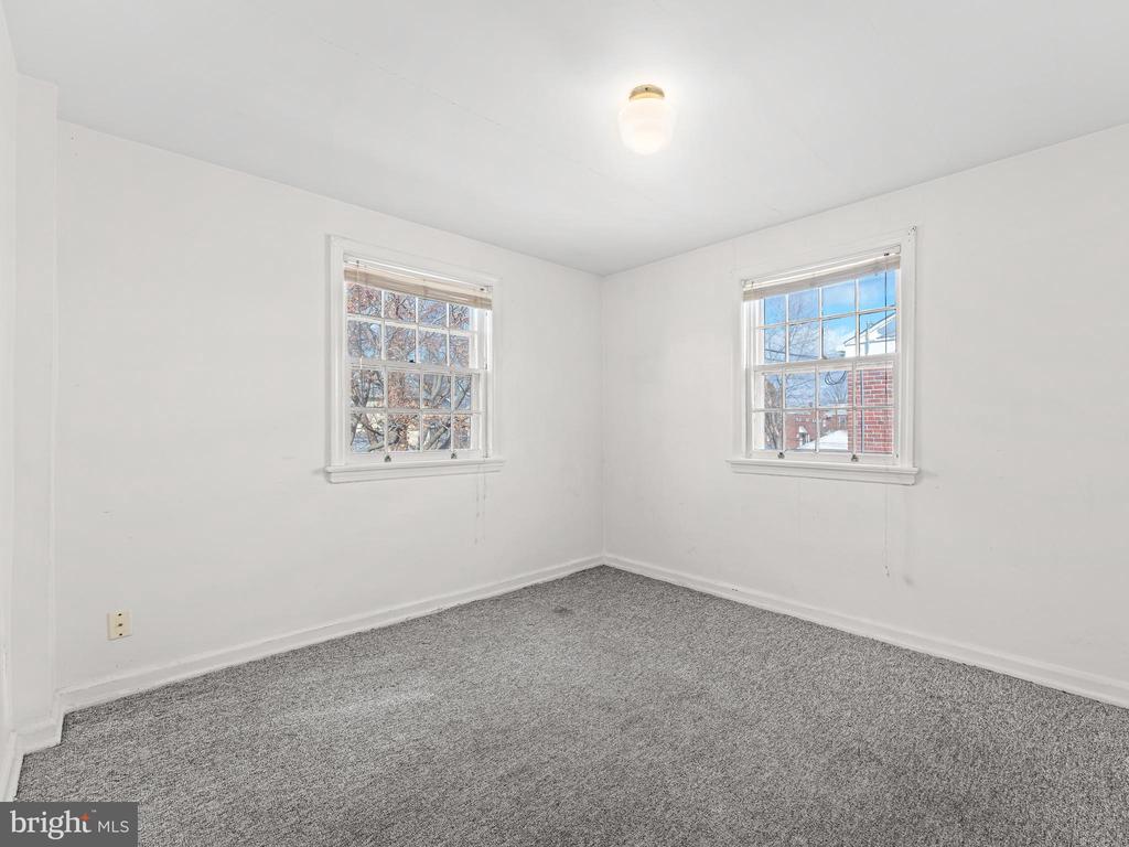 112 W Parkway Ave