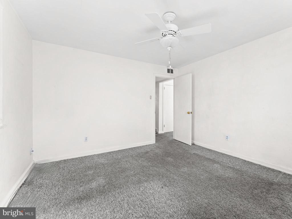 112 W Parkway Ave