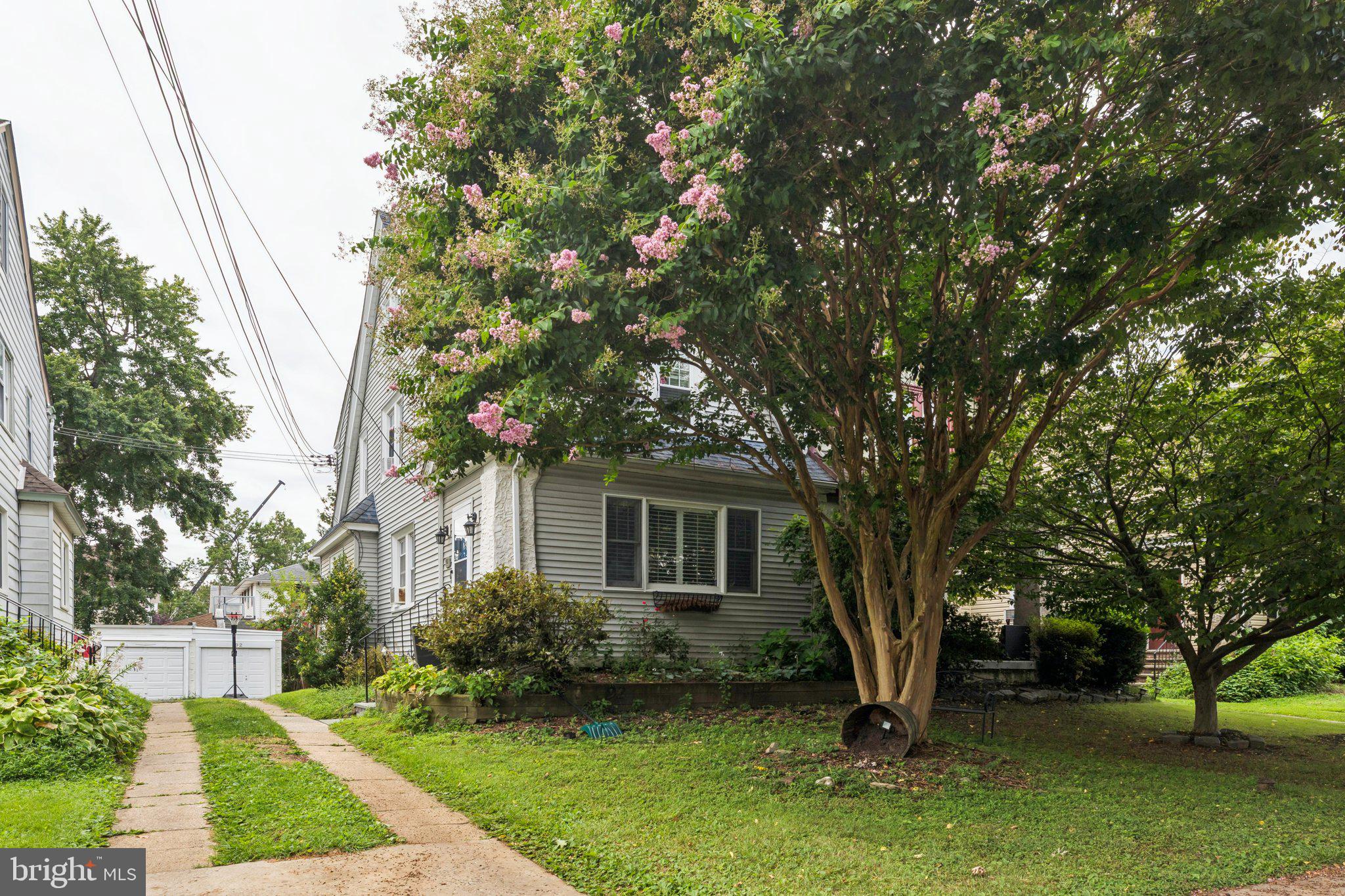 92 W PLUMSTEAD AVENUE