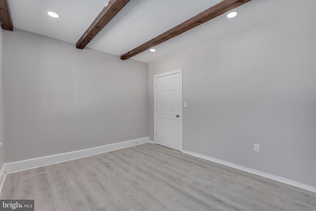 4211 GARRETT 1A