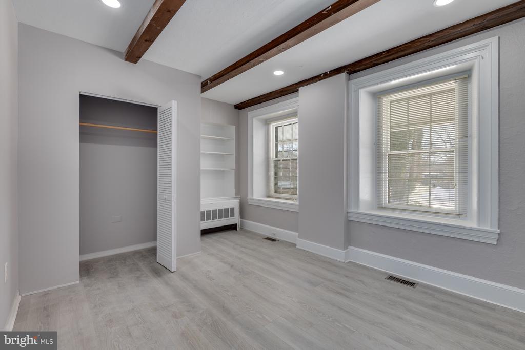 4211 GARRETT 1A