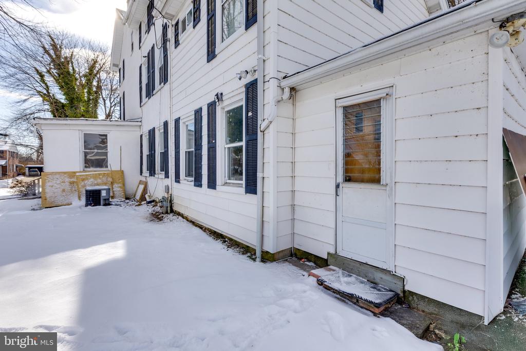4211 GARRETT 1A