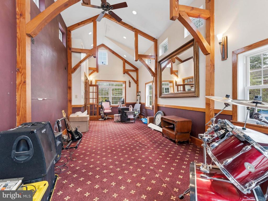 71 W SPROUL ROAD
