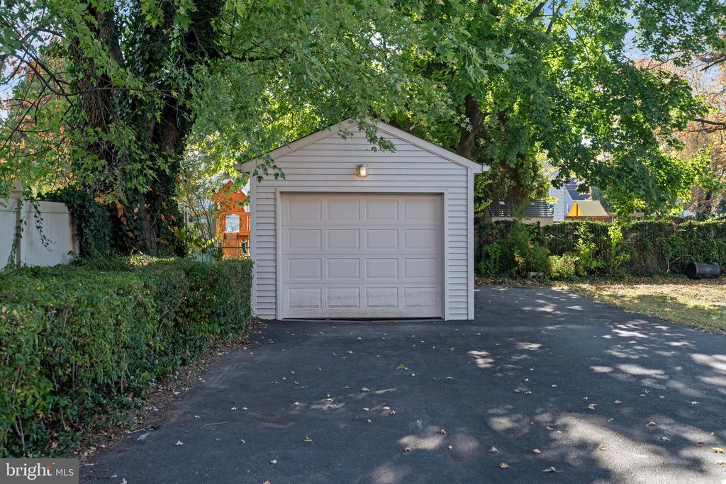 1625 Linden Ave