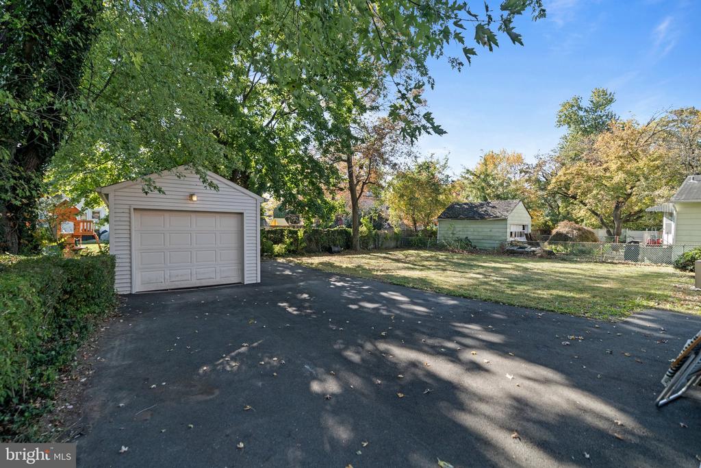 1625 Linden Ave