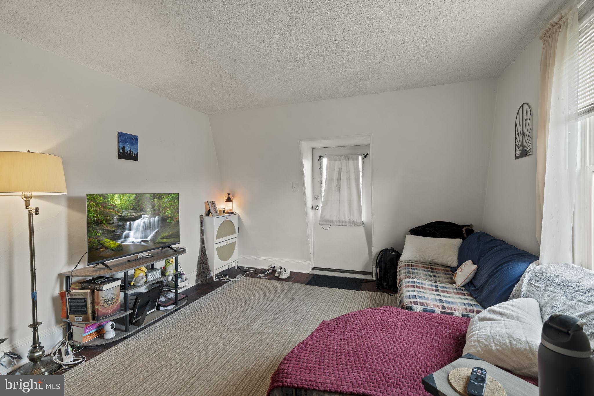 114 CADWALADER AVENUE