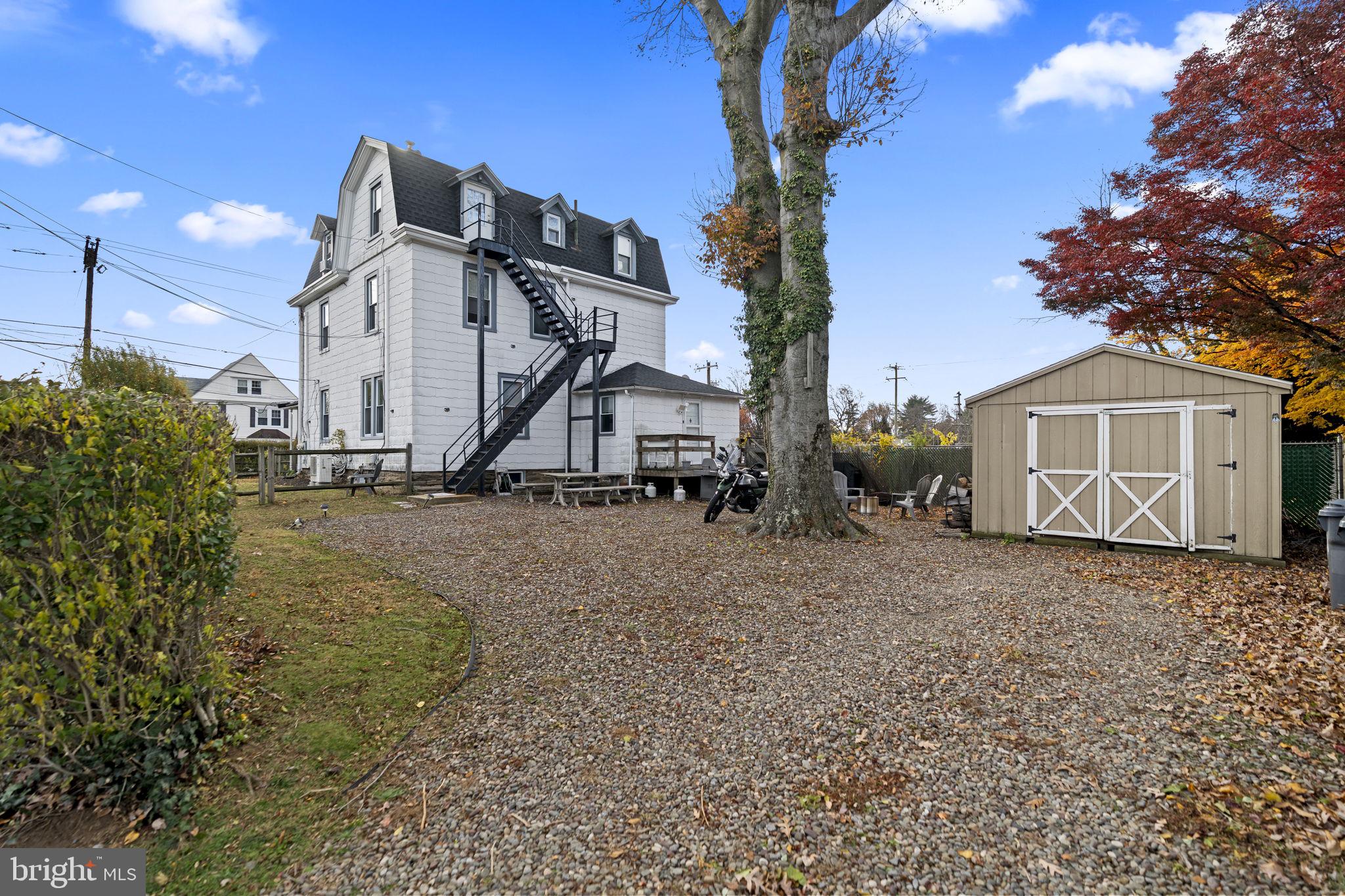 114 CADWALADER AVENUE