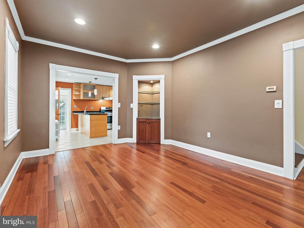316 LOCUST AVENUE