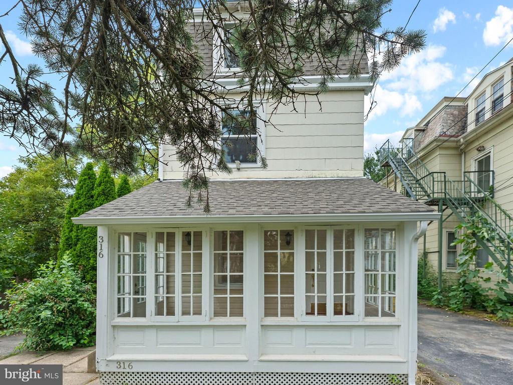 316 LOCUST AVENUE