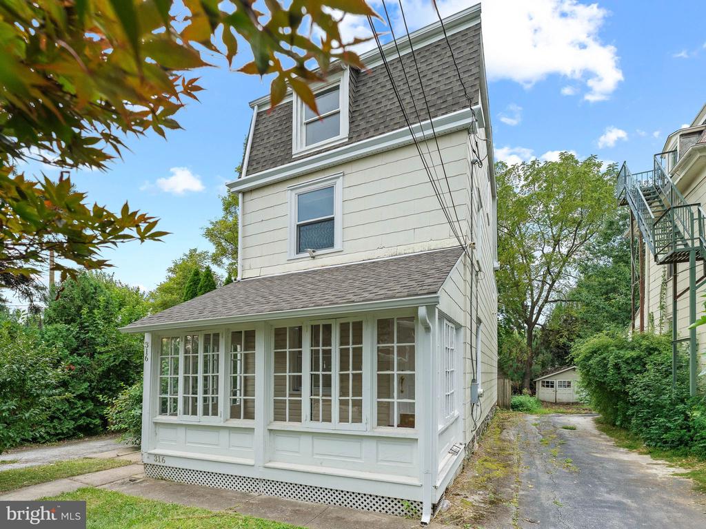 316 LOCUST AVENUE