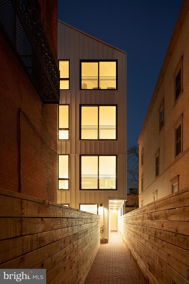 2011 Cambridge St #14