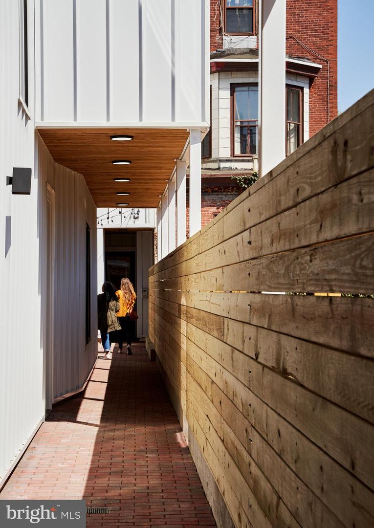 2011 Cambridge St #14