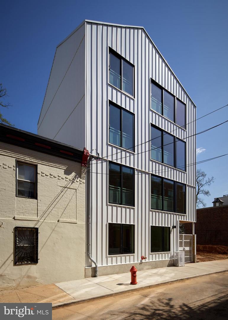 2011 Cambridge St #14