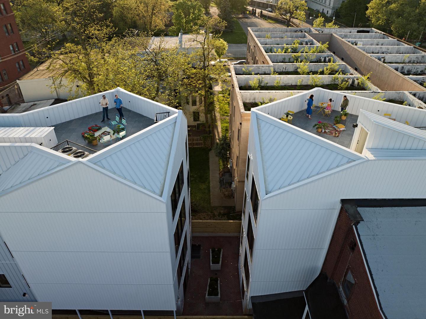 2011 Cambridge St #14