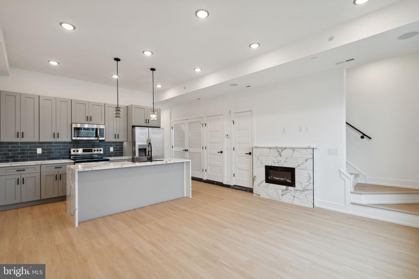 129 E Cumberland St #4