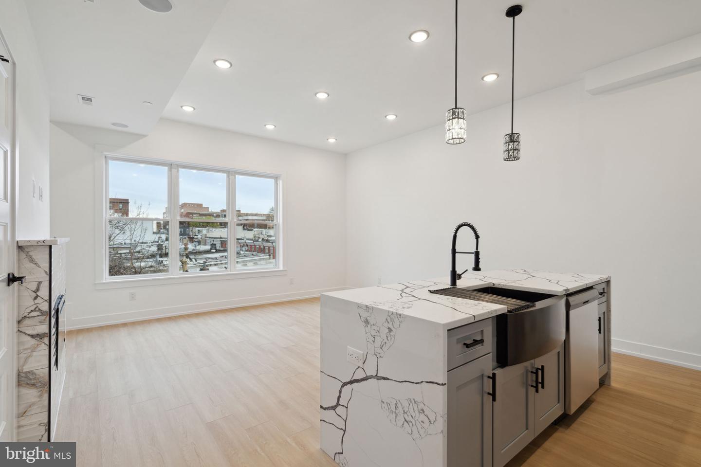 129 E Cumberland St #4