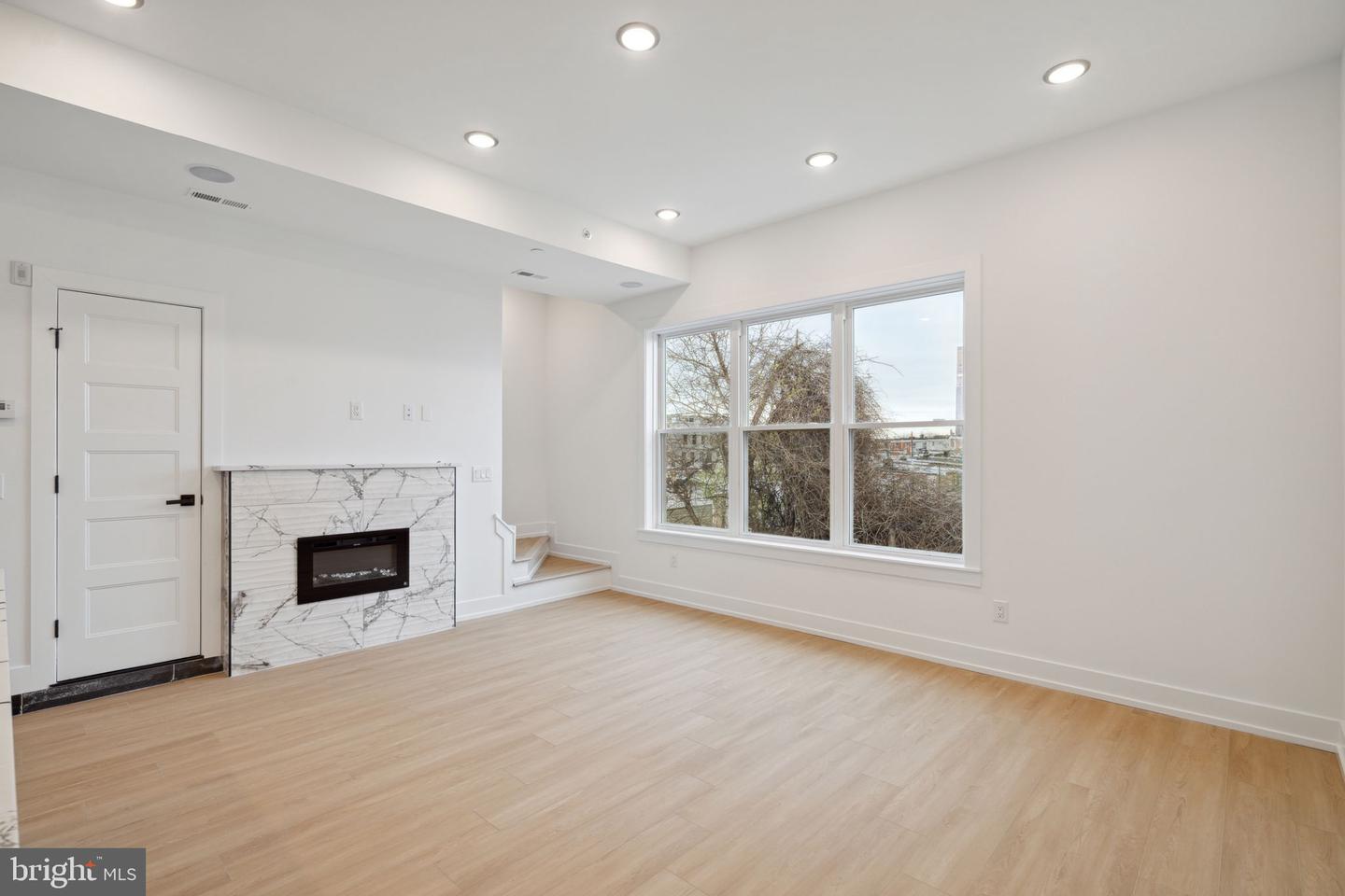 129 E Cumberland St #4