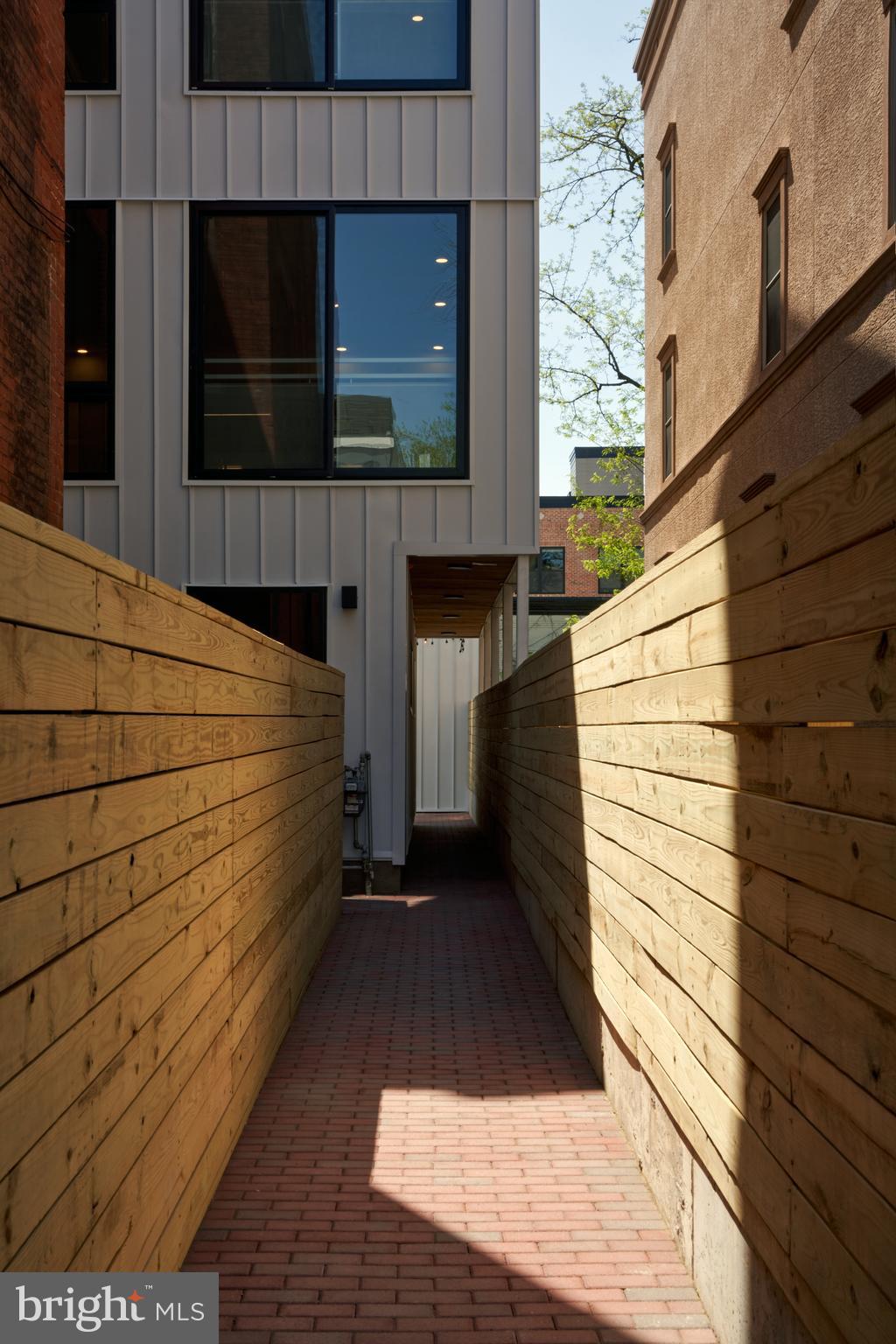 2011 Cambridge St #11