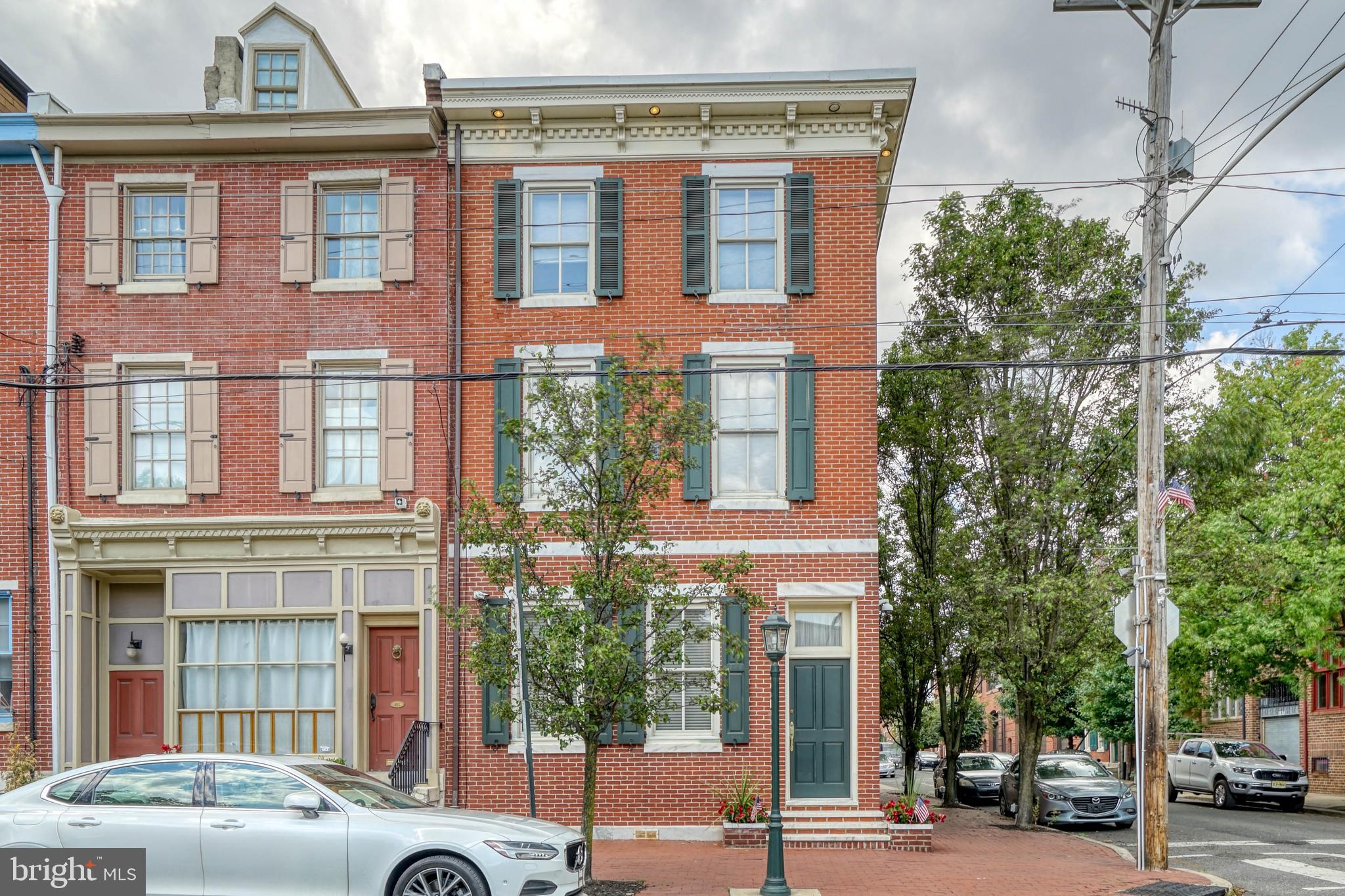 104 Queen St