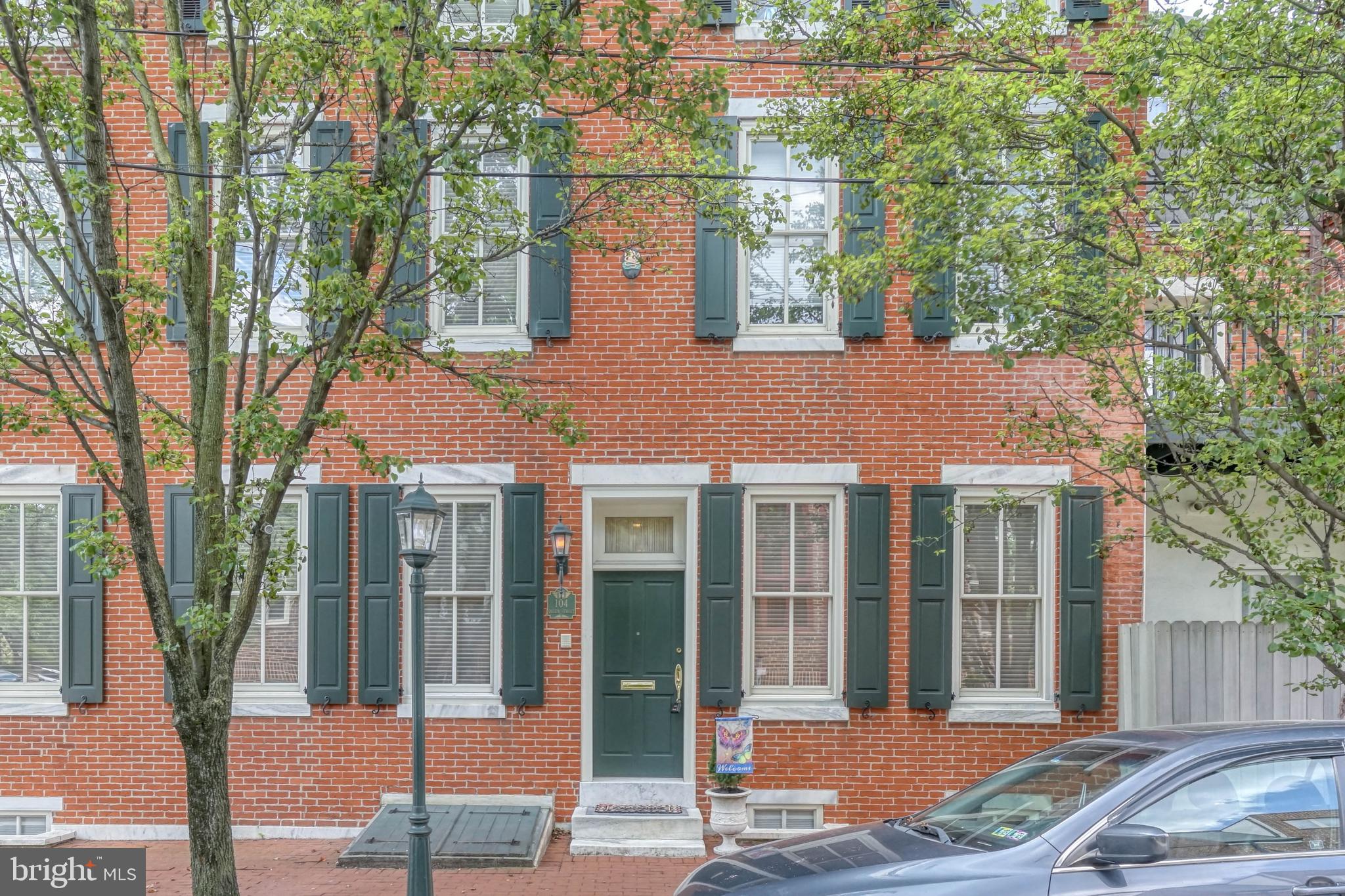 104 Queen St