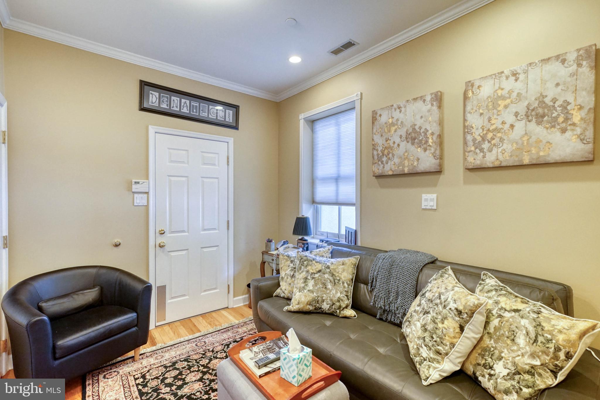 104 Queen St