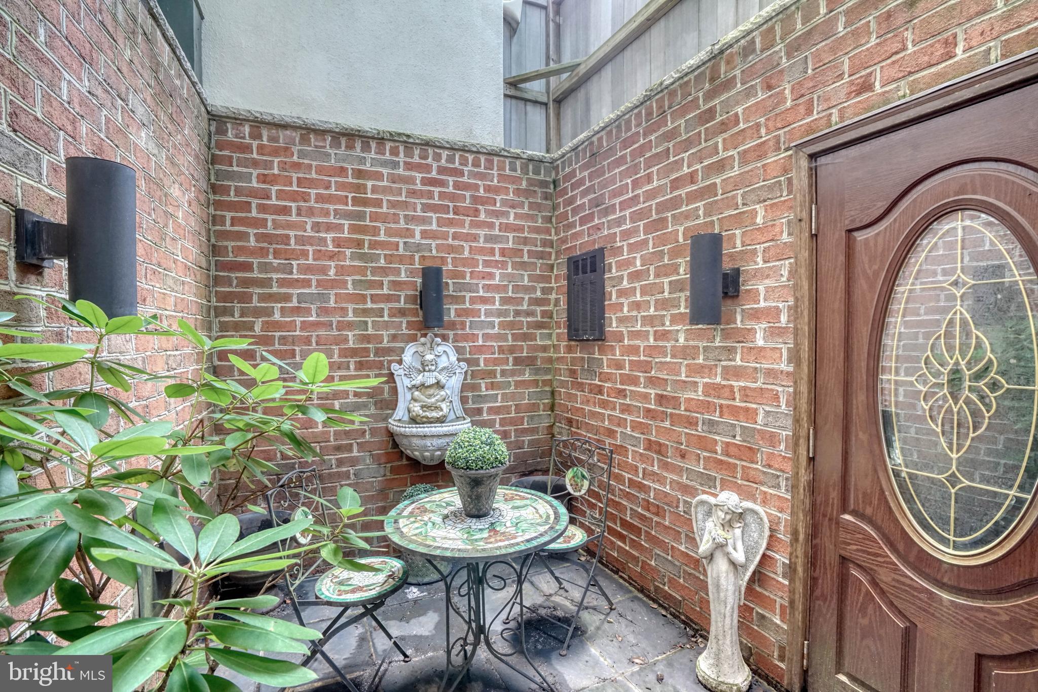 104 Queen St