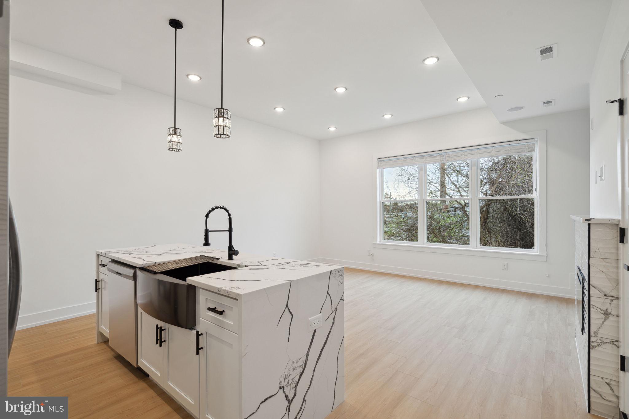 129 E Cumberland St #5