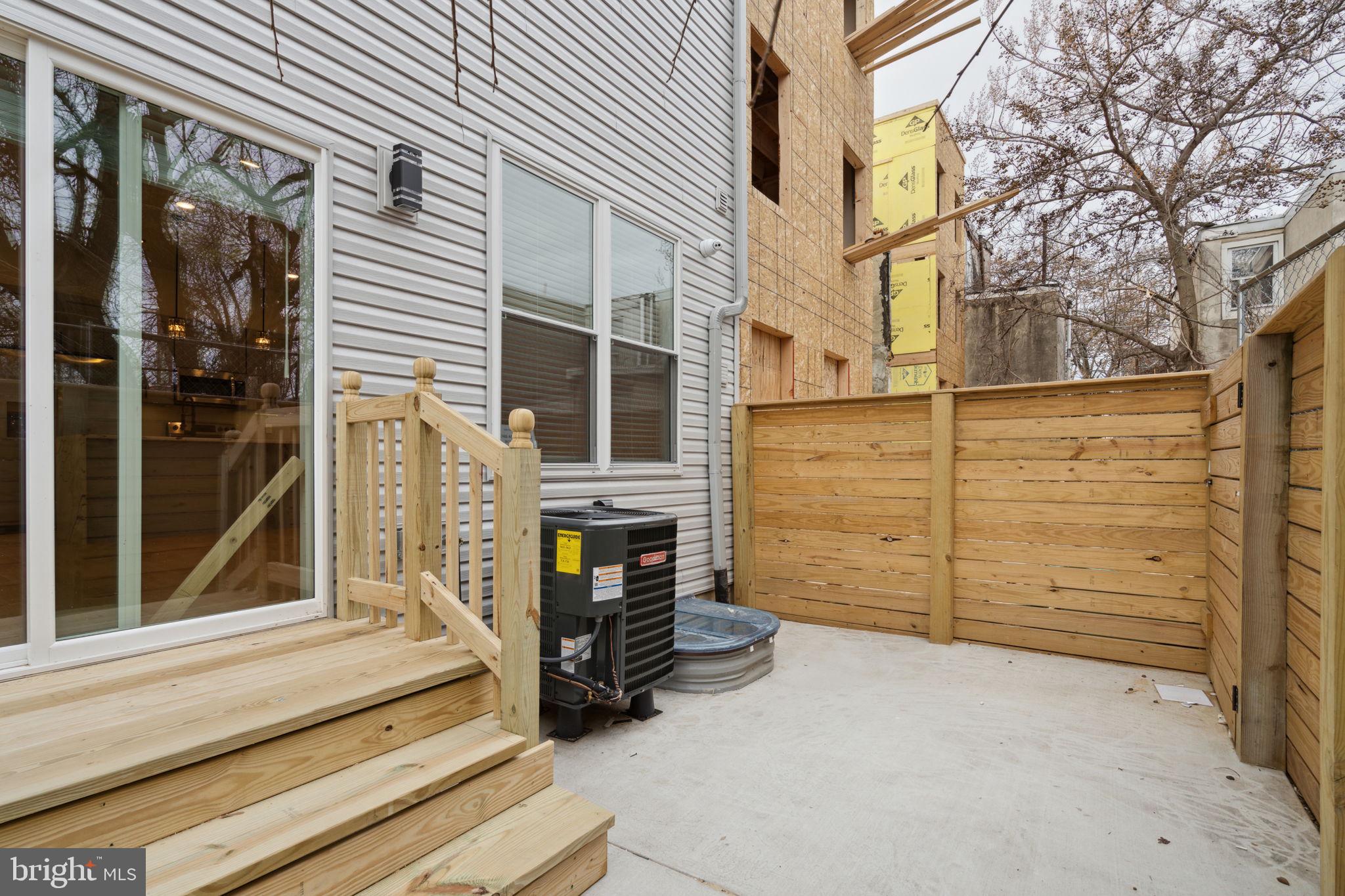 129 E Cumberland St #2