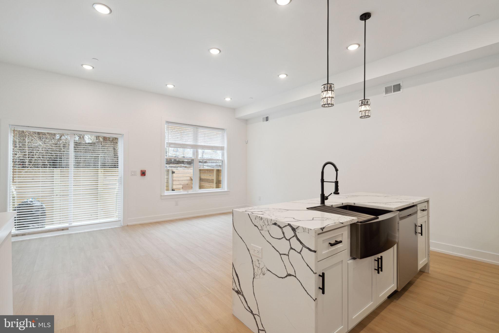 129 E Cumberland St #2