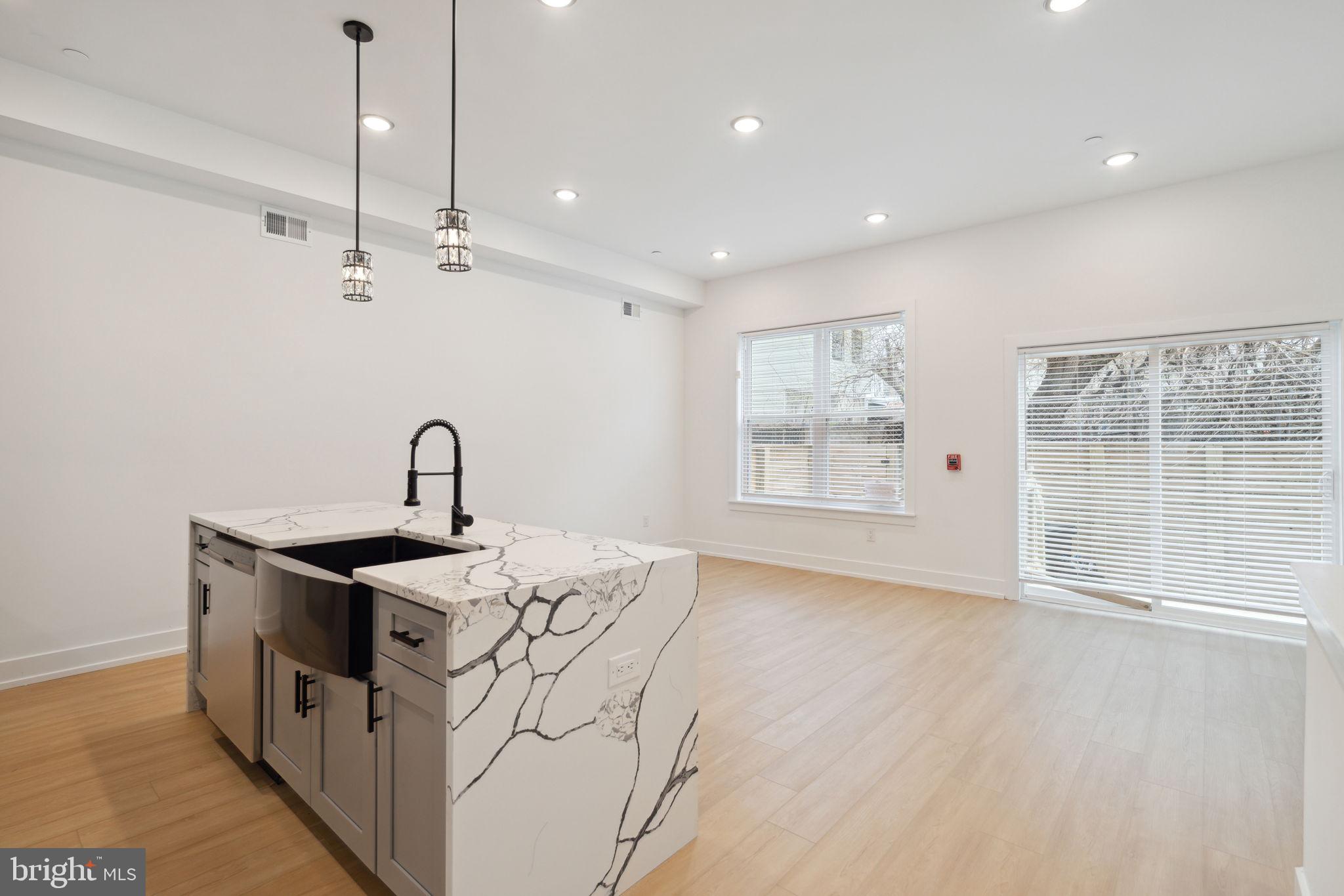 129 E Cumberland St #2