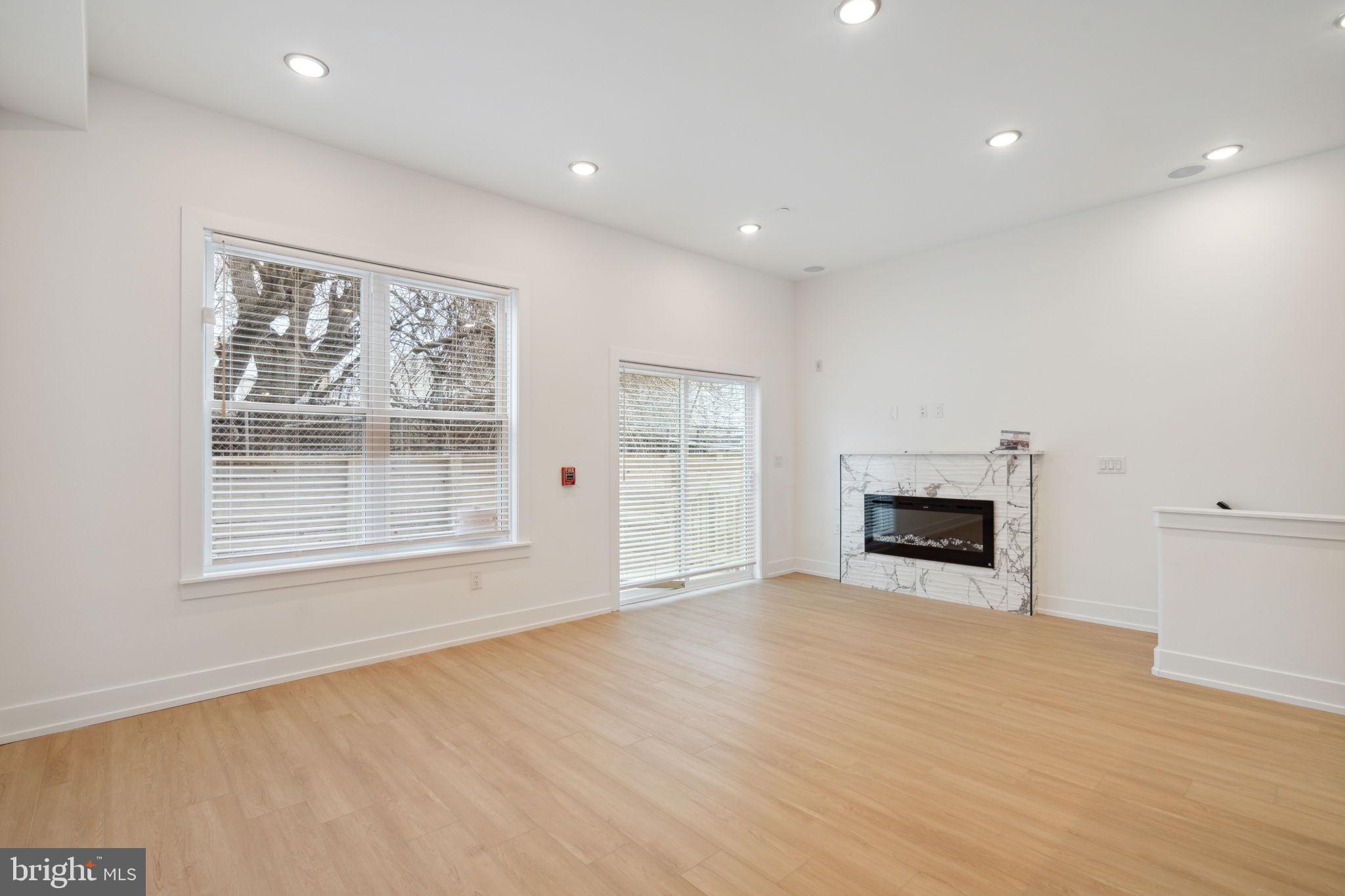 129 E Cumberland St #2