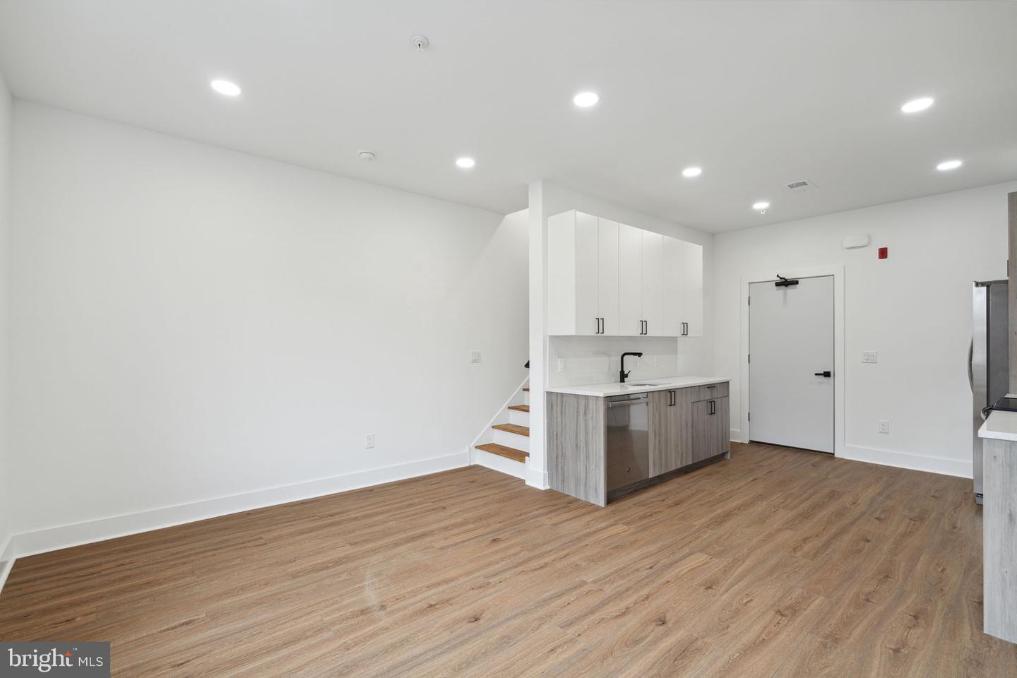 528 W Berks St #2