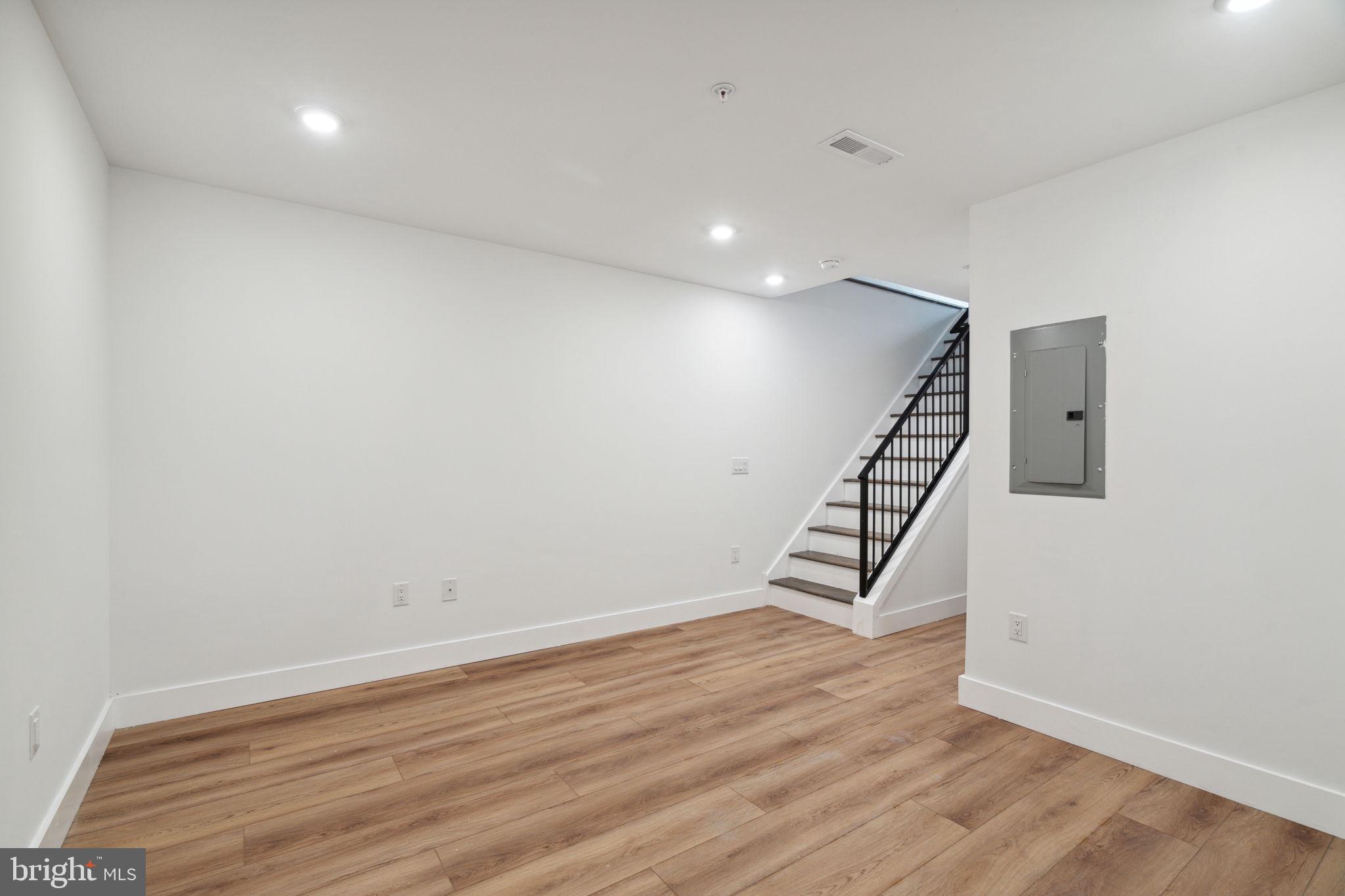 156 W Cumberland St #1