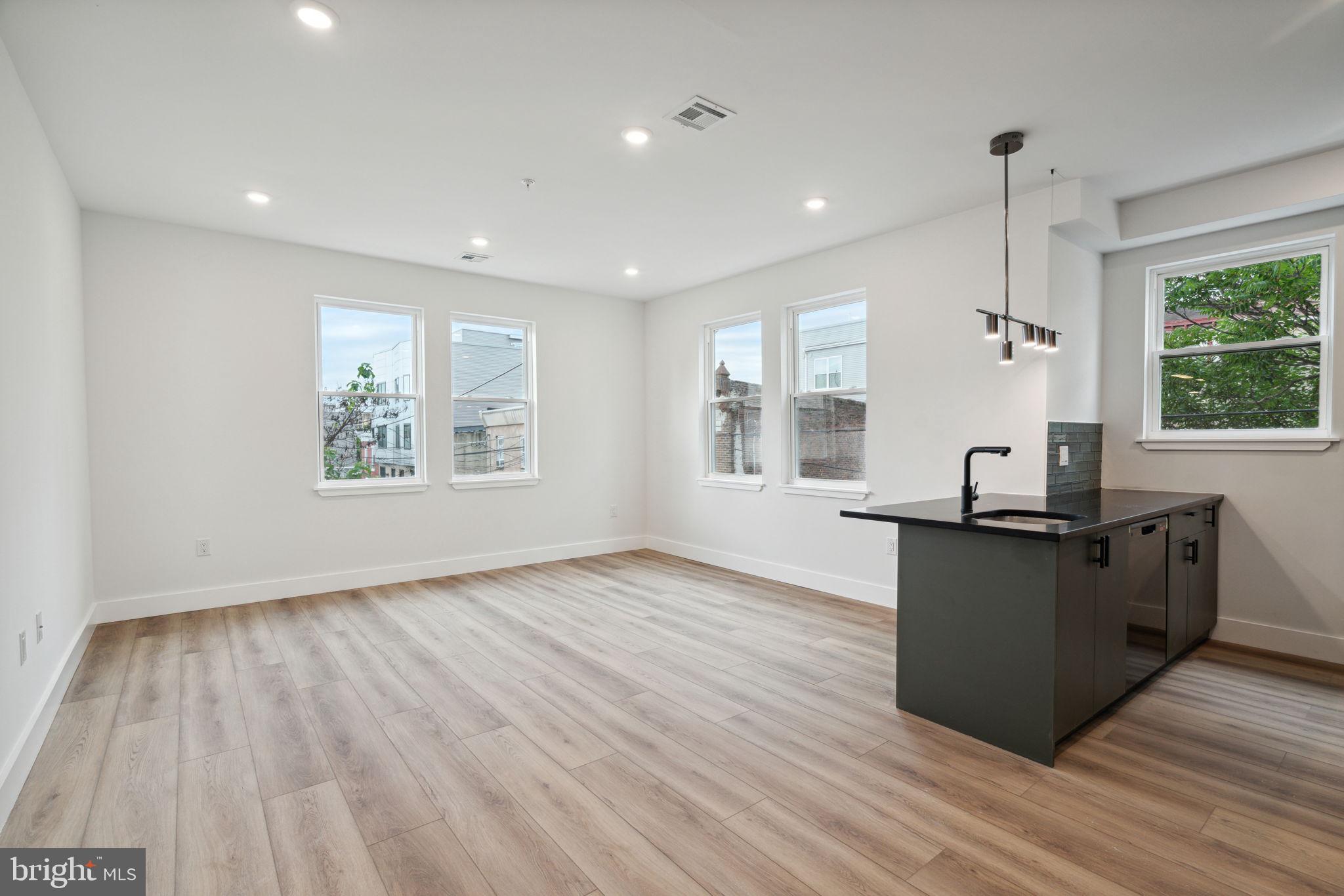 156 W Cumberland St #1