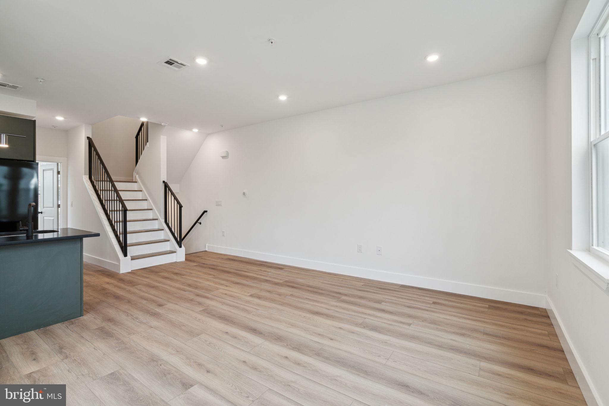 156 W Cumberland St #2