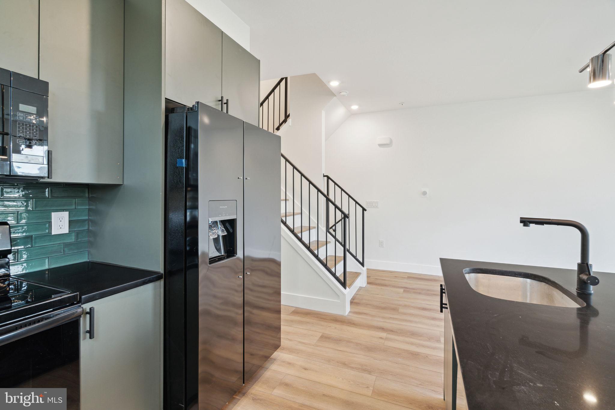 156 W Cumberland St #2