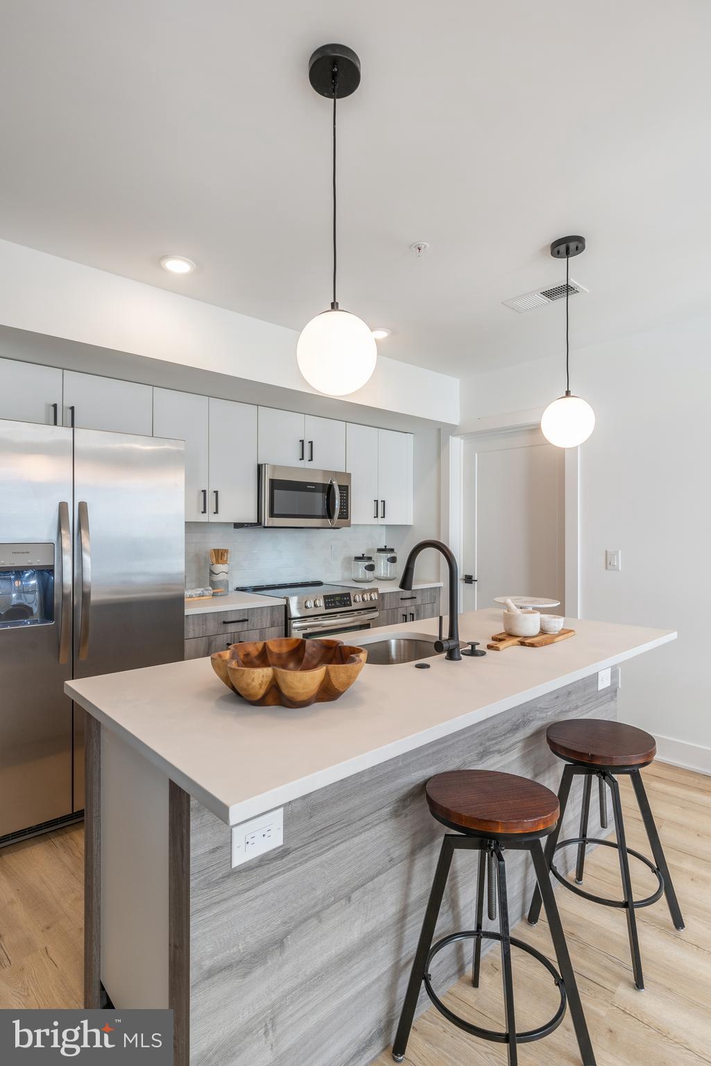 629 W GIRARD AVE #UNIT 205