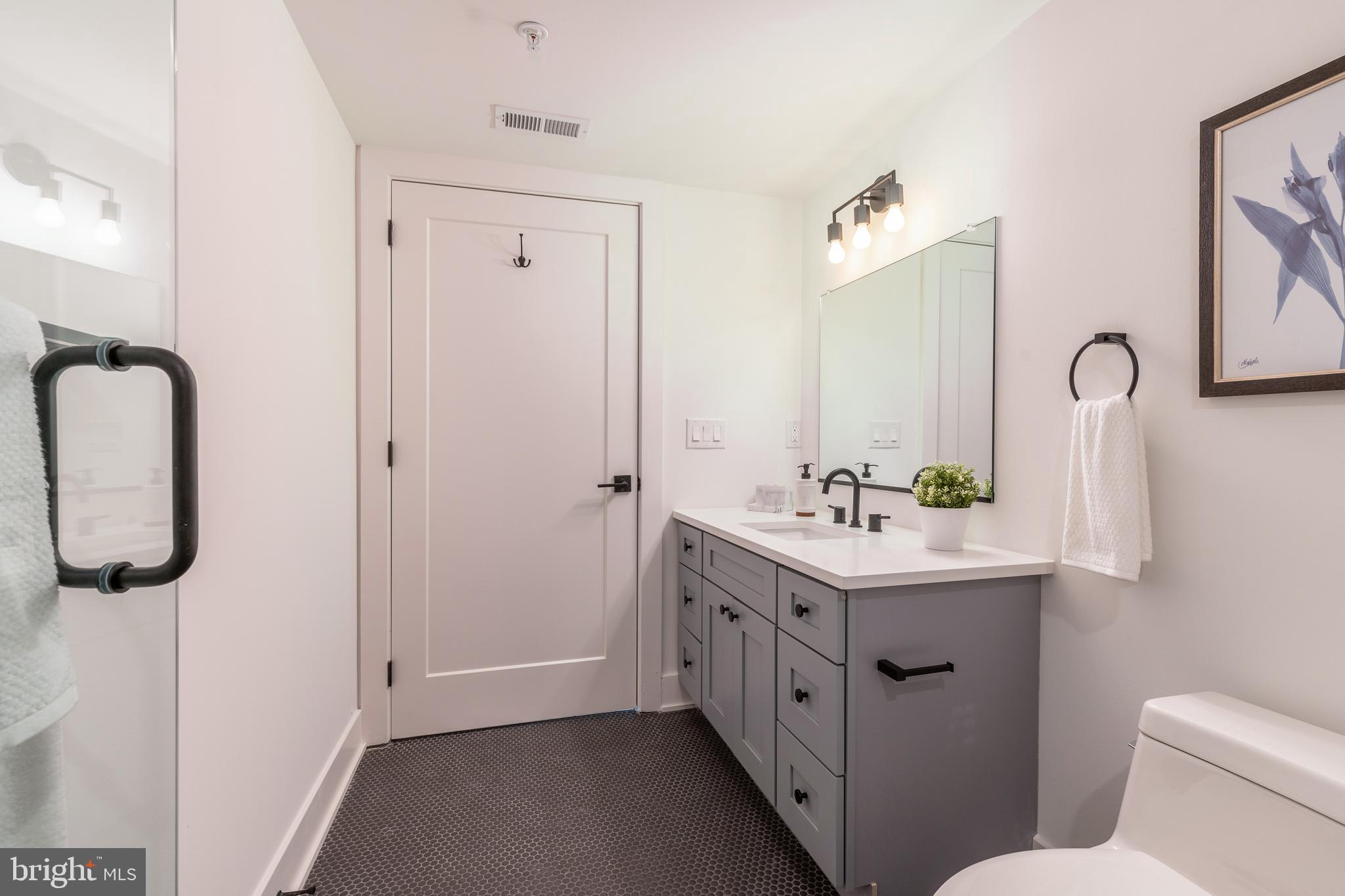 629 W GIRARD AVE #UNIT 205