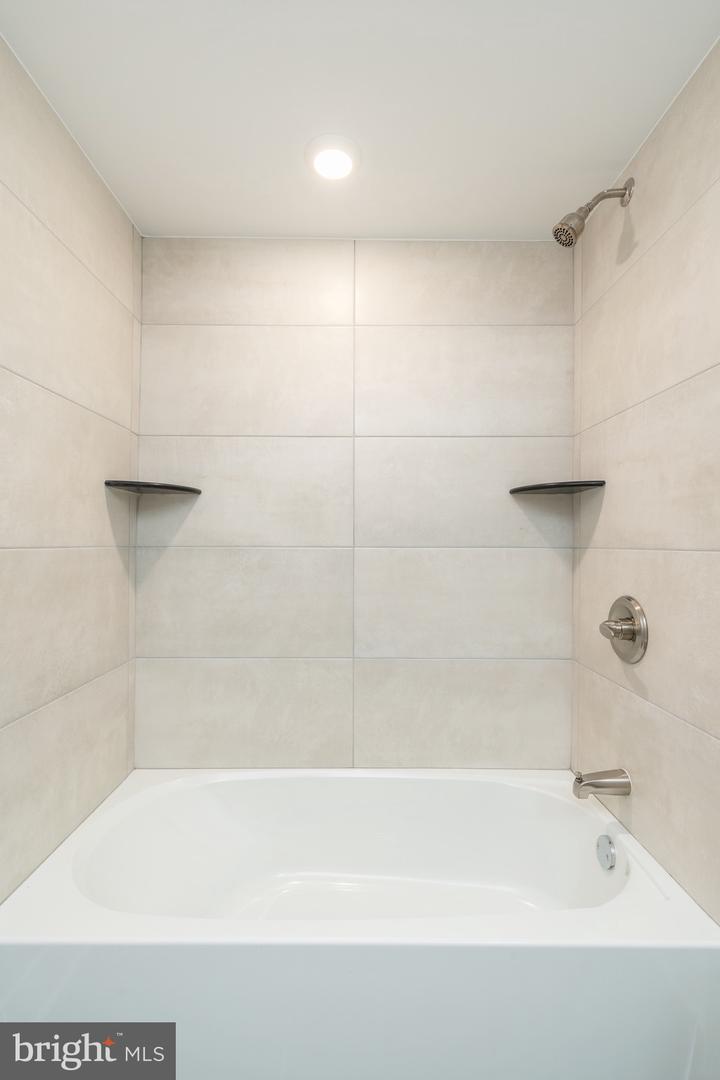 2500 N Mascher St #11