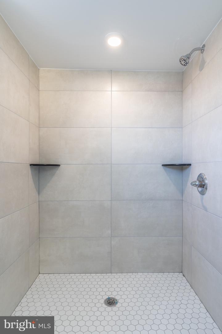 2500 N Mascher St #11