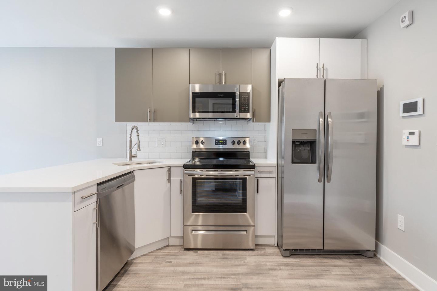 2500 N Mascher St #11