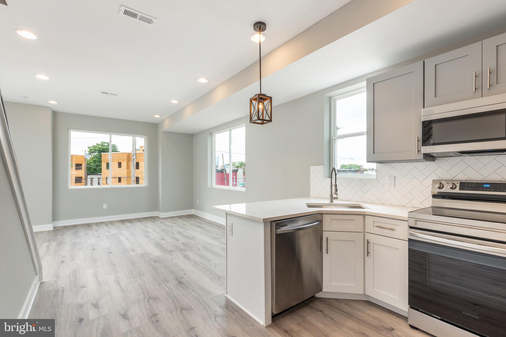 2729 W Glenwood Ave #B