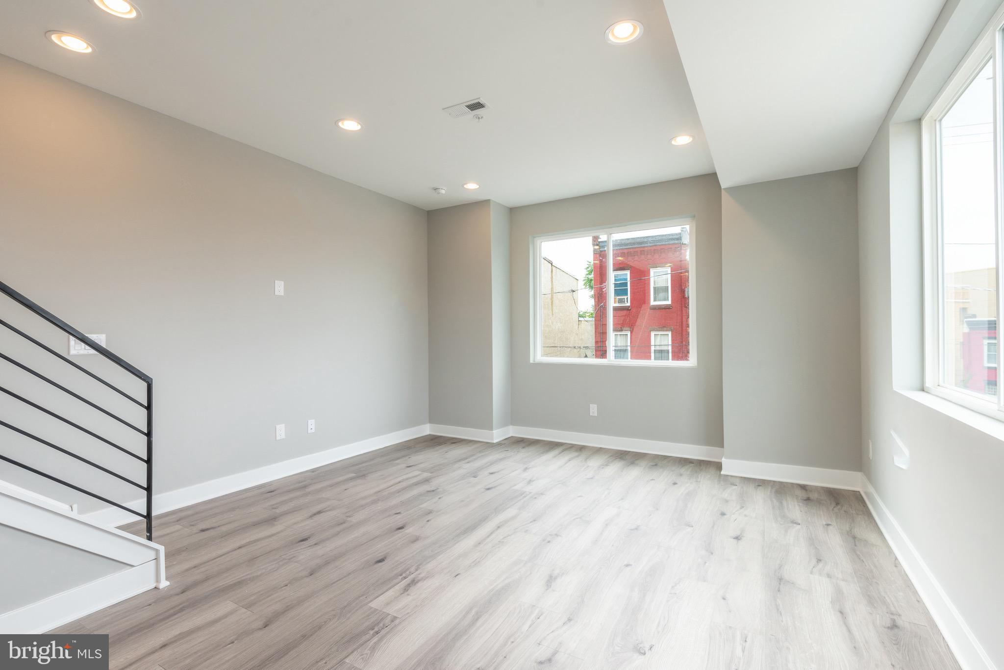 2729 W Glenwood Ave #B