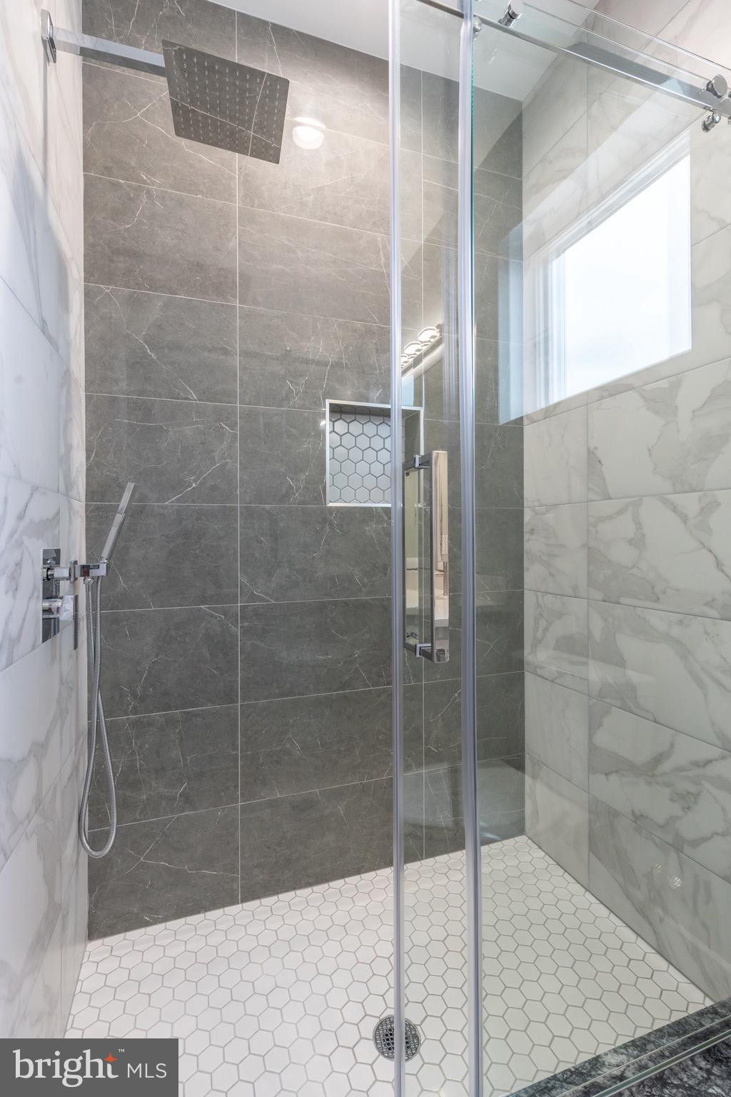 2729 W Glenwood Ave #B